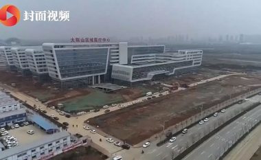 Kina ka gati spitalin e parë për të prekurit nga coronavirusi – 48 orë pas fillimit të punimeve, ndërtesa është gati për pacientët