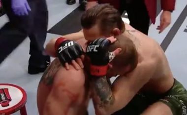 Momenti prekës pas festës së shkurtër të McGregor – ai u kthye për ta përqafuar Cerronen, i cili më pas u dërgua në spital