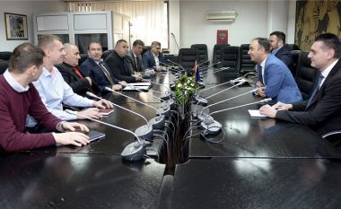Ministri teknik Çulev në takim me udhëheqësitë e sindikatave të policisë