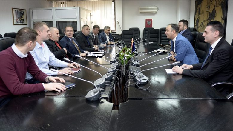 Ministri teknik Çulev në takim me udhëheqësitë e sindikatave të policisë