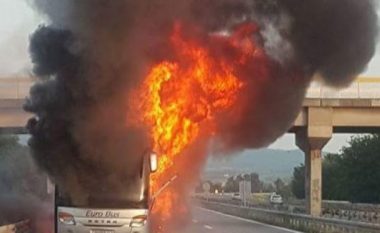 Digjet një autobus në rrugën Prishtinë-Pejë, policia jep detajet