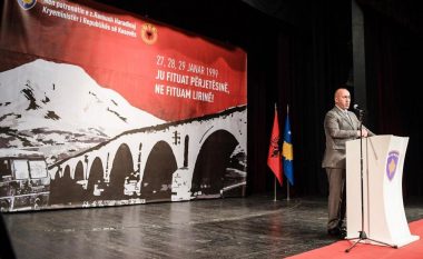Haradinaj kujton të rënët në fshatrat e Gjakovës