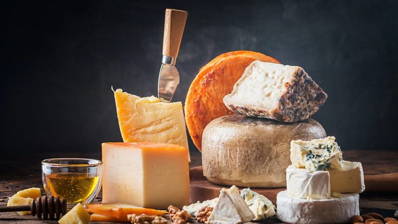 Si të zgjidhni djathin për ushqimin, i cili përpunohet në mënyrë termike?