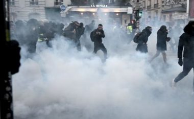 Presioni i protestuesve në Francë e detyron Macronin të dorë nga reforma e pensioneve