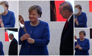 Presidenti turk i dhuron kancelares gjermane dy dhurata – helmetë dhe pasqyrë