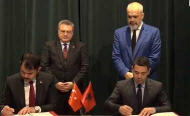 Nënshkruhet marrëveshja, Turqia do të ndërtojë 500 banesa në Laç dhe Thumanë