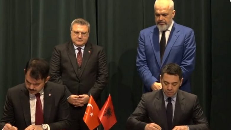 Nënshkruhet marrëveshja, Turqia do të ndërtojë 500 banesa në Laç dhe Thumanë
