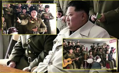 Fillimisht duket “i ftohtë”, pastaj ndryshon disponimin – momenti kur ushtaret performojnë para liderit Kim Jong-un