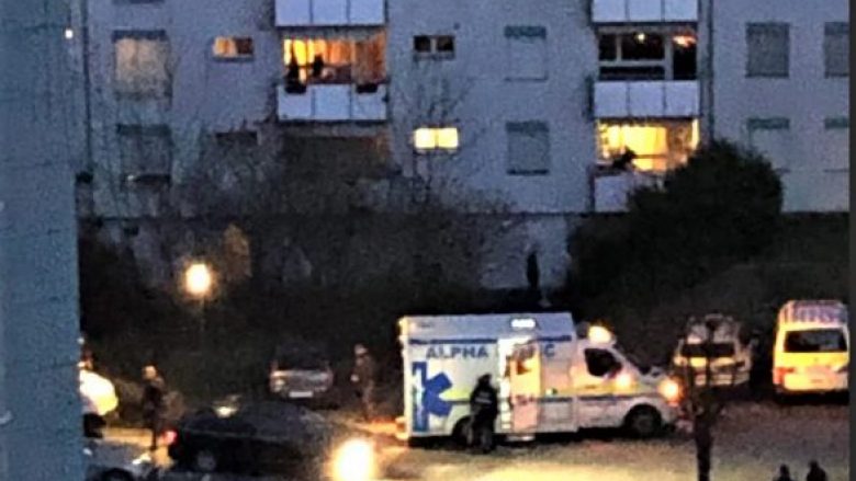 Zvicër, kosovari kërcen nga kati i tretë i ndërtesës, lëndohet rëndë
