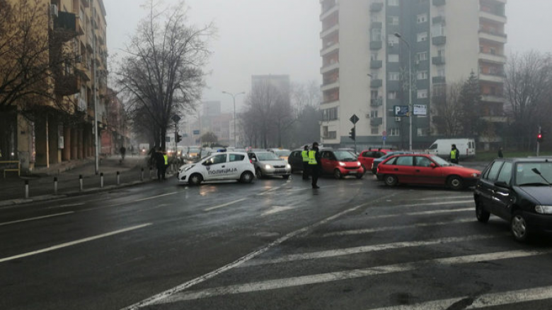 Tregtarët e Shkupit nuk heqin dorë, përsëri protestojnë kundër çmimit të parkingut