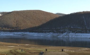 Qytetarët e Prishtinës të shqetësuar me rënien e nivelit të ujit në liqenet akumuluese, paralajmërohen reduktime të ujit