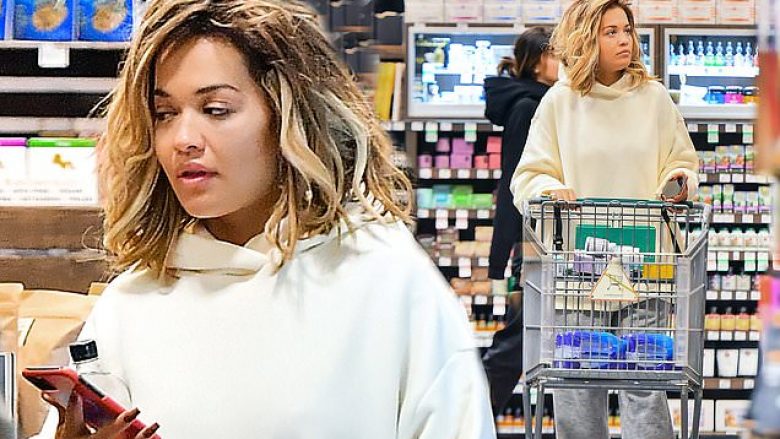 Me veshje sportive, Rita Ora fotografohet duke bërë blerje në një market në Los Angeles