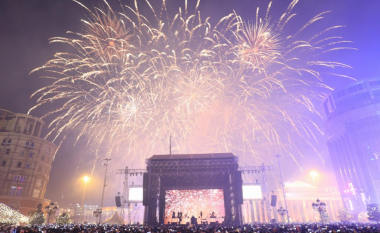Mbi 60 mijë qytetarë e pritën Vitin e Ri në sheshin “Maqedonia” në Shkup
