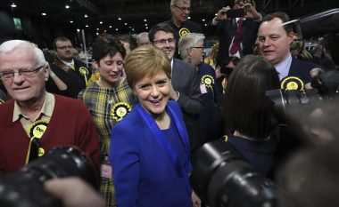 Skocia voton për mbajtjen e një referendumi për pavarësi