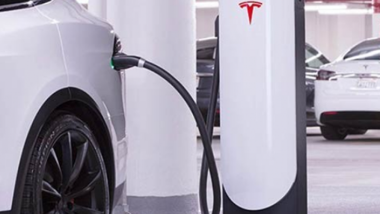 Tesla do të vendosë super-mbushës për automjetet elektrike në Shkup