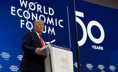Trump nga Davosi kritikon Rezervën Federale për ‘pengim’ të ekonomisë amerikane