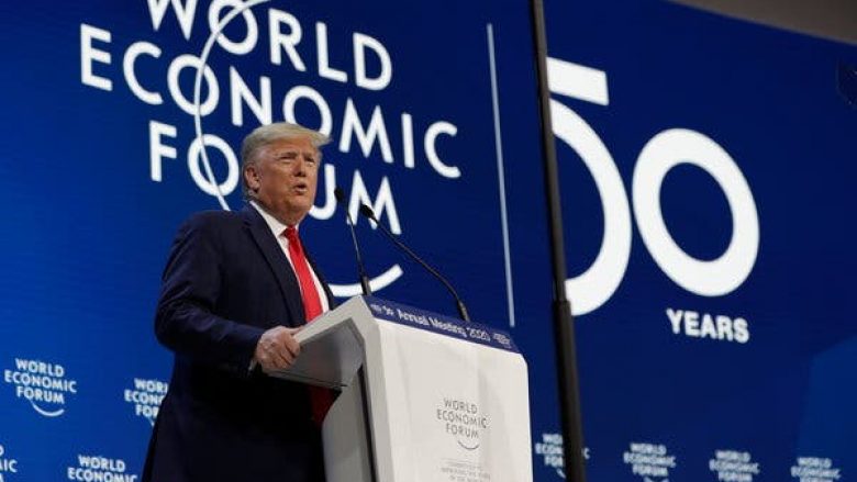 Trump nga Davosi kritikon Rezervën Federale për ‘pengim’ të ekonomisë amerikane