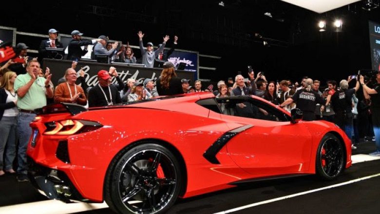 Corvette C8 i parë shitet 3 milionë dollarë