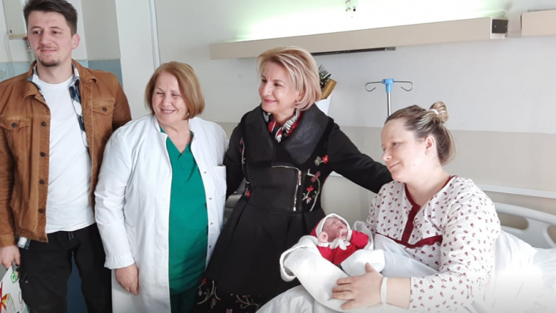 Foshnja e parë në Tetovë është vajzë