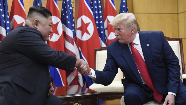 Trump “i dërgoi një mesazh personal” diktatorit të Koresë së Veriut, në ditëlindjen e 36-të të tij