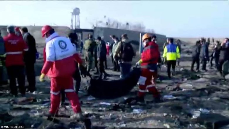Rrëzohet aeroplani me 170 pasagjerë në Iran, “nuk ka asnjë shans për ndonjë të mbijetuar”
