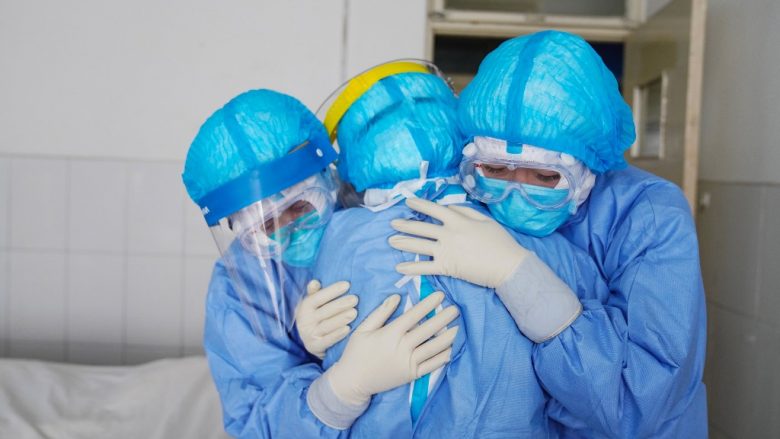 Izolimi i Kinës vazhdon ndërsa numri i vdekjeve nga coronavirusi arrin në 259