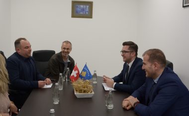 Mustafa fton bizneset zvicerane të investojnë në Kosovë