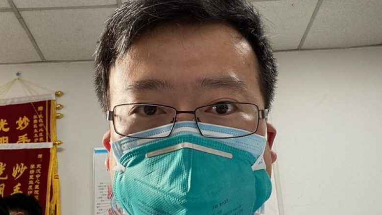 Spitali kinez mohon vdekjen e doktorit që ishte ndër të parët që paralajmëroi publikun për coronavirusin