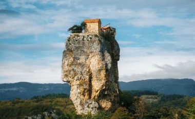 ​Vendi më i qetë në botë, jeta në shkëmbin e lartë 40 metra