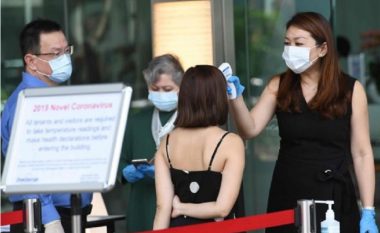 ​Infektohet një punonjës me coronavirus, evakuohet banka e Singaporit