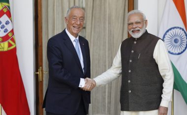 E bëri sërish, presidenti portugez për pak sa nuk ia “këputë” dorën kryeministrit indian