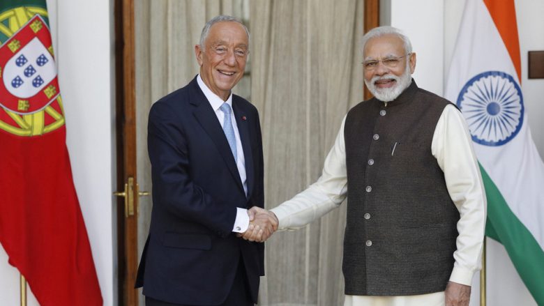 E bëri sërish, presidenti portugez për pak sa nuk ia “këputë” dorën kryeministrit indian