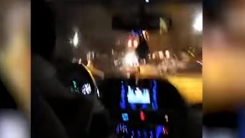 Futen në Uber, shoferi fillon ta ndjekë me shpejtësi një veturë që e godet – pasagjerët filmojnë live gjithë skenën si nëpër filma