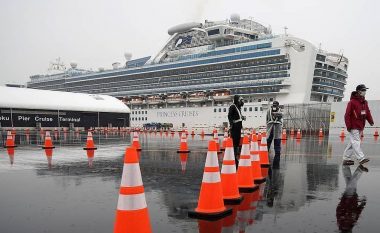 Ndërrojnë jetë dy persona nga coronavirusi në anijen Diamond Princess në Japoni