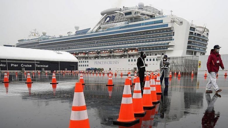 Ndërrojnë jetë dy persona nga coronavirusi në anijen Diamond Princess në Japoni
