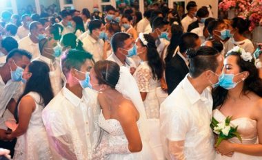 Ceremonia masive e martesës, në Filipine 220 çifte mbajtën maska mbrojtëse nga frika e coronavirusit