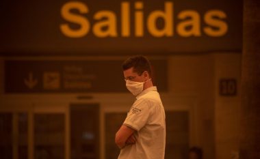 Rreth njëmijë persona mbyllen brenda një hoteli në Spanjë, mysafiri i infektuar me coronavirus
