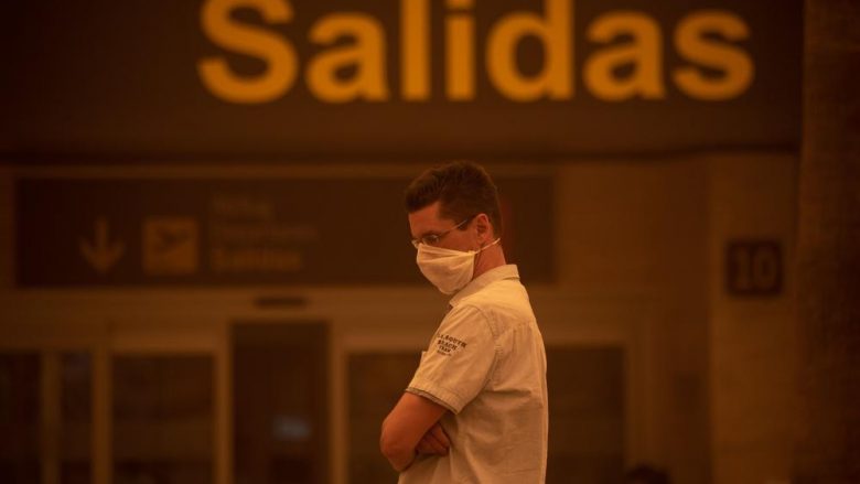 Rreth njëmijë persona mbyllen brenda një hoteli në Spanjë, mysafiri i infektuar me coronavirus