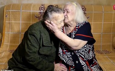 Beteja e përgjakshme për Stalingradin i kishte ndarë, ribashkohen motrat ruse pas 78 viteve – ky moment emocionues u transmetua në televizion