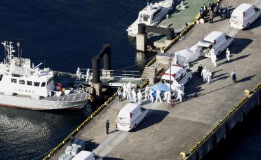 Edhe 10 persona preken nga coronavirusi në anijen e ndalur në portin japonez, pasagjerët janë dërguar në spitale për trajtim të mëtutjeshëm