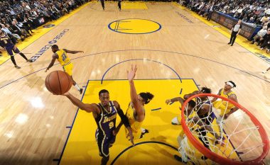 Lakers shënojnë fitore të lehtë në udhëtim te Warriors