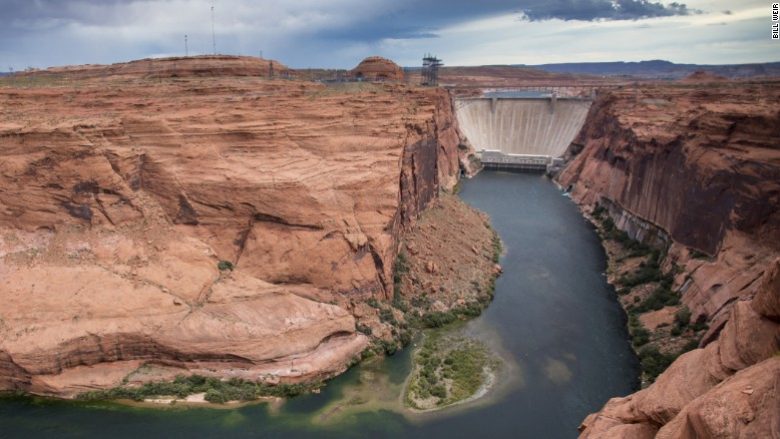 Një nga lumenjtë më jetik të Amerikës që iu siguron ujë më shumë se 40 milionë njerëzve është duke u tharë
