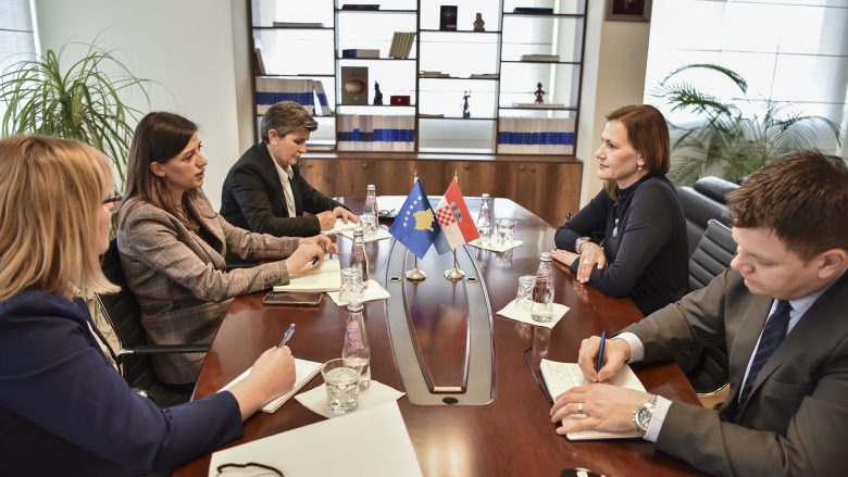 Haxhiu flet me ambasadoren e Kroacisë për prioritetet e Ministrisë së Drejtësisë gjatë këtij mandati
