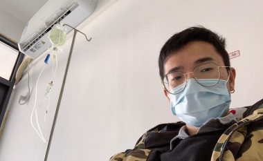 Rrëfimi i të riut kinez që fitoi betejën me virusin vdekjeprurës: Po festonim vitin e ri, befasisht ndjeva temperaturë të madhe në trup