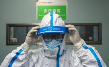 Mbi 1.700 mjekë janë të infektuar me coronavirus në Kinë, duke paraqitur një krizë të re për qeverinë