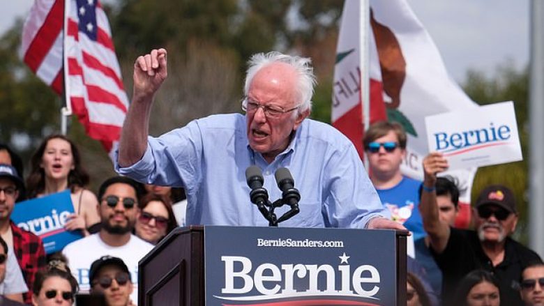 Zyrtarët amerikanë i tregojnë Bernie Sanders se Rusia po përpiqet të ndihmojë me fushatë në zgjedhjet presidenciale