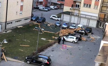 Erërat e forta në Pejë, vetëm në pronat publike shkaktuan mbi 500 mijë euro dëme