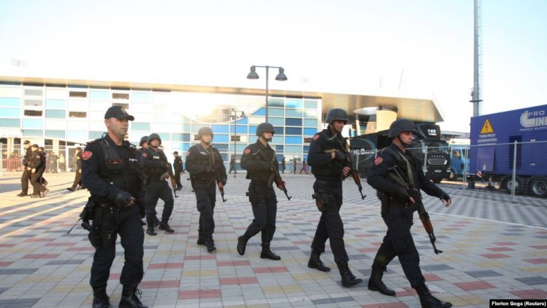 Policia shqiptare arreston 115 persona për organizim të lojërave të fatit