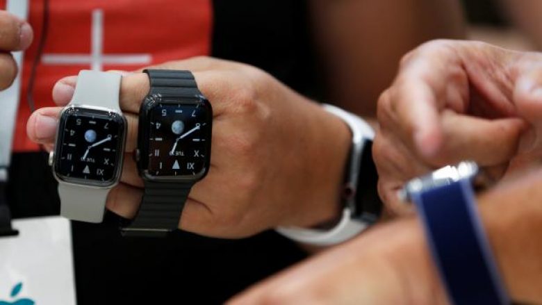Apple shet më shumë orë se gjithë industria zvicerane e orëve