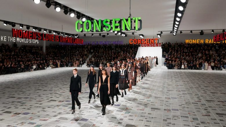 Zyrtarisht në modë, Parisi konfirmon trendet e reja